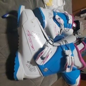 Girl ski boots